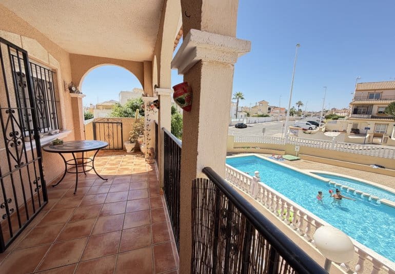 Apartamento de 3 habitaciones en La Zenia en venta con piscina - 189.000 € (Ref: 10009896)