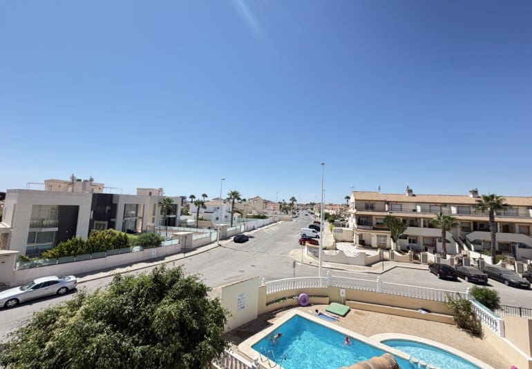 Apartamento de 3 habitaciones en La Zenia en venta con piscina - 189.000 € (Ref: 10009896)