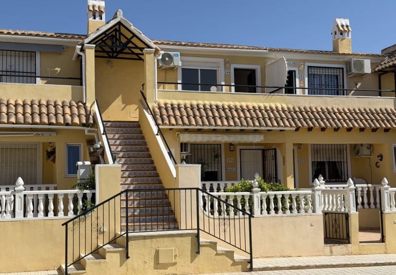 2 bedroom Apartment for sale in Villamartin with pool - € 139,995 (Ref: 10009897)