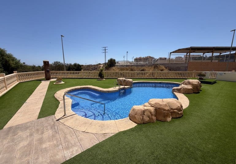 2 soveværelse Lejlighed til salg i San Miguel de Salinas med swimmingpool - € 166.000 (Ref: 10009898)