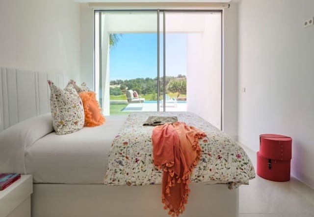 Chalet de 4 habitaciones en Las Colinas Golf, Orihuela en venta con piscina - 1.650.000 € (Ref: 10010094)