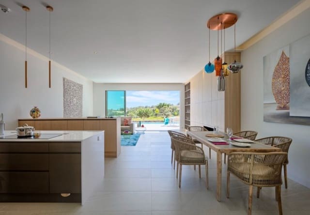 Chalet de 4 habitaciones en Las Colinas Golf, Orihuela en venta con piscina - 1.650.000 € (Ref: 10010094)