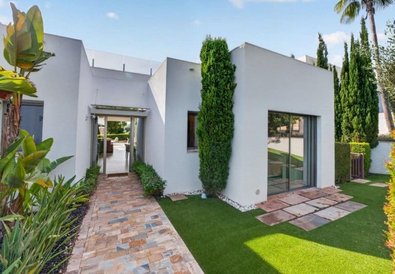 4 bedroom Villa for sale in Las Colinas Golf with pool - € 1,650,000 (Ref: 10010094)