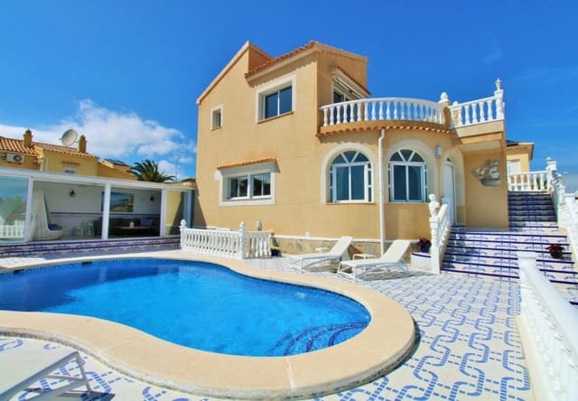 3 soverom Villa til salgs i Villamartin, Orihuela med svømmebasseng - € 499 000 (Ref: 10026588)