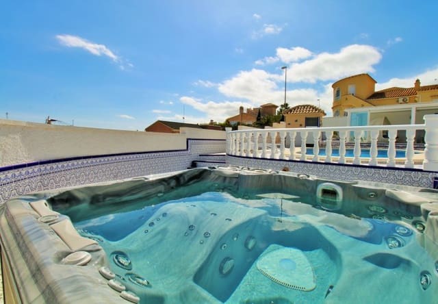 3 soverom Villa til salgs i Villamartin, Orihuela med svømmebasseng - € 499 000 (Ref: 10026588)