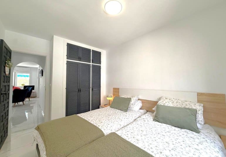 4 makuuhuone Omakotitalo myytävänä paikassa Villamartin mukana uima-altaan - 325 000 € (Ref: 10026589)