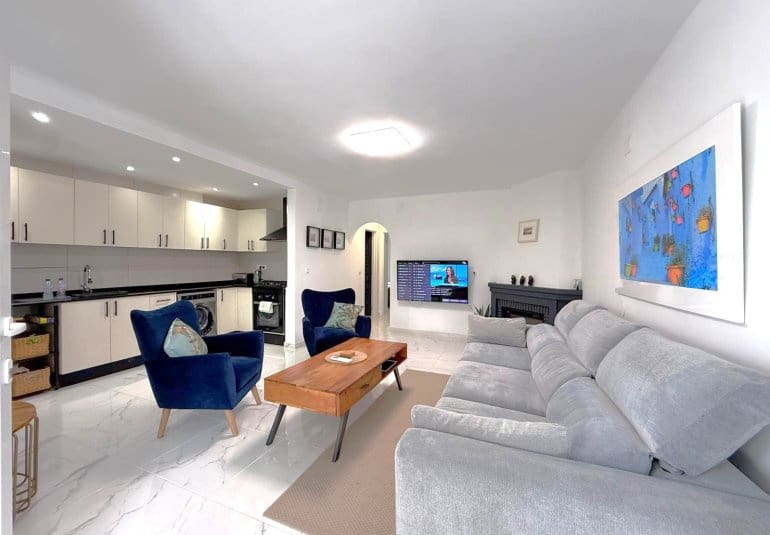 4 makuuhuone Omakotitalo myytävänä paikassa Villamartin mukana uima-altaan - 325 000 € (Ref: 10026589)