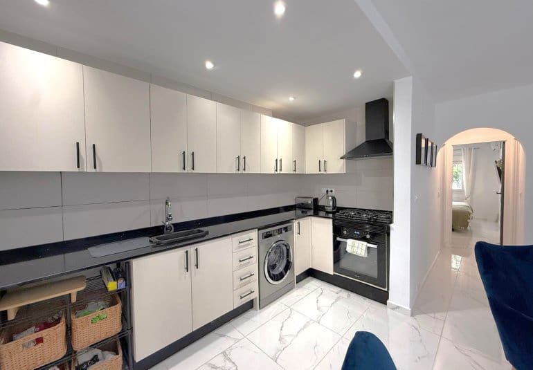 4 makuuhuone Omakotitalo myytävänä paikassa Villamartin mukana uima-altaan - 325 000 € (Ref: 10026589)