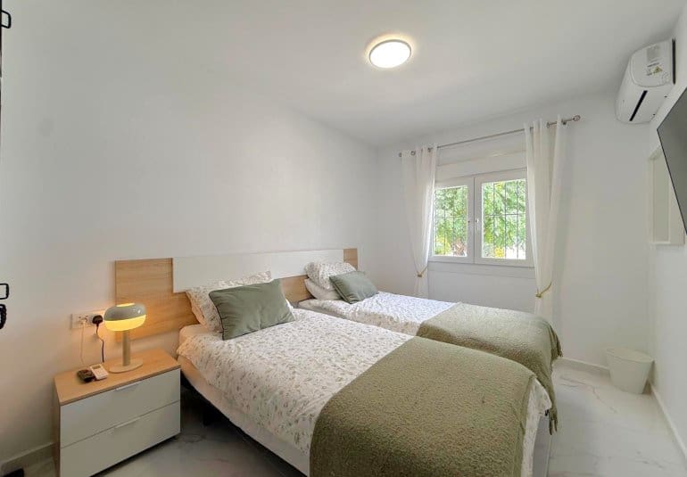 4 makuuhuone Omakotitalo myytävänä paikassa Villamartin mukana uima-altaan - 325 000 € (Ref: 10026589)