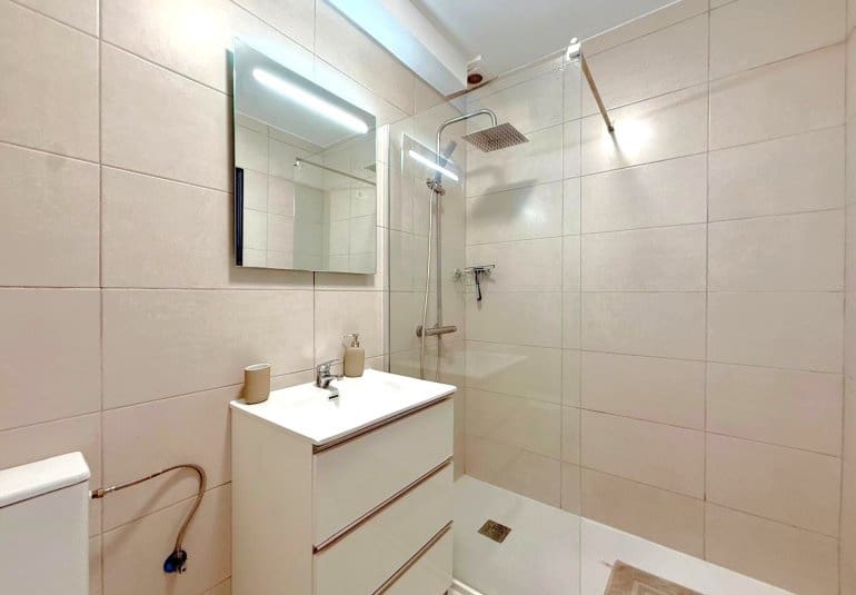 4 makuuhuone Omakotitalo myytävänä paikassa Villamartin mukana uima-altaan - 325 000 € (Ref: 10026589)
