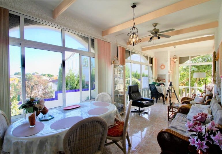 6 Zimmer Villa zu verkaufen in Villamartin mit Pool - 469.000 € (Ref: 10026591)