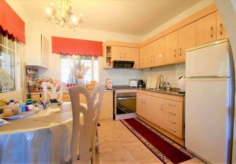 6 Zimmer Villa zu verkaufen in Villamartin mit Pool - 469.000 € (Ref: 10026591)