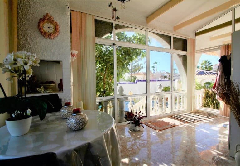 6 Zimmer Villa zu verkaufen in Villamartin mit Pool - 469.000 € (Ref: 10026591)