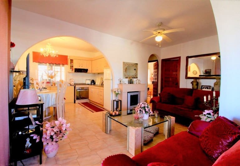 6 Zimmer Villa zu verkaufen in Villamartin mit Pool - 469.000 € (Ref: 10026591)