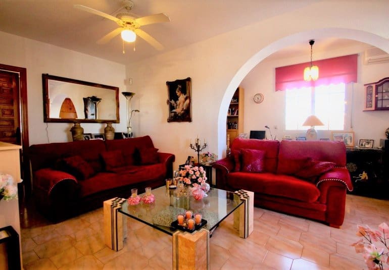 6 Zimmer Villa zu verkaufen in Villamartin mit Pool - 469.000 € (Ref: 10026591)