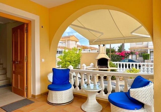 3 soveværelse Villa til salg i Villamartin, Orihuela med swimmingpool - € 339.000 (Ref: 10026592)