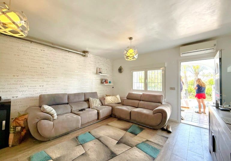 3 Zimmer Haus zu verkaufen in Villamartin mit Pool - 265.000 € (Ref: 10026593)