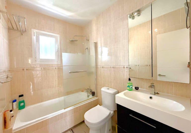 3 Zimmer Haus zu verkaufen in Villamartin mit Pool - 265.000 € (Ref: 10026593)
