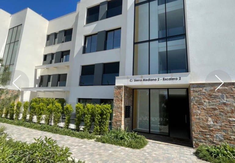 Apartamento de 2 habitaciones en Las Colinas Golf en venta con piscina - 475.000 € (Ref: 10034566)