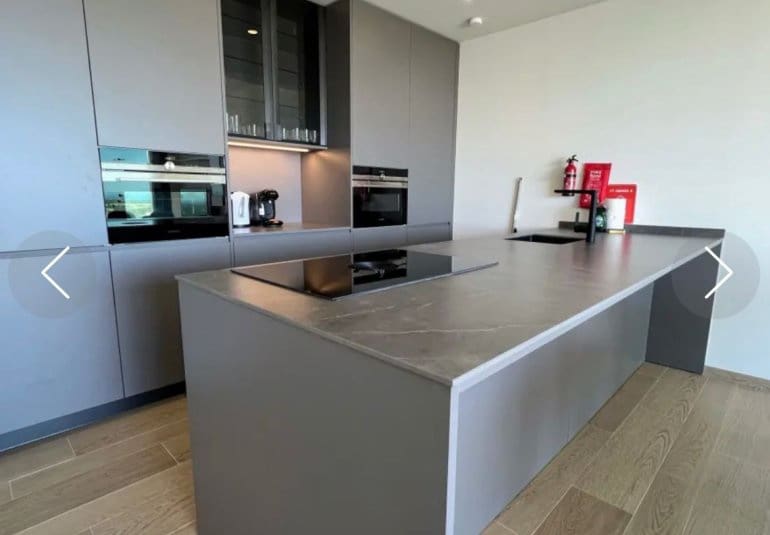 Apartamento de 2 habitaciones en Las Colinas Golf en venta con piscina - 475.000 € (Ref: 10034566)