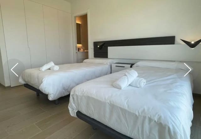 Apartamento de 2 habitaciones en Las Colinas Golf, Orihuela en venta con piscina - 475.000 € (Ref: 10034566)