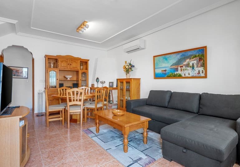 3 bedroom Villa for sale in Villamartin with pool - € 229,000 (Ref: 10034568)