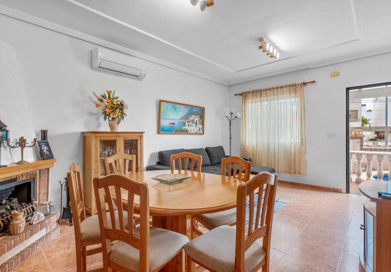3 bedroom Villa for sale in Villamartin with pool - € 229,000 (Ref: 10034568)