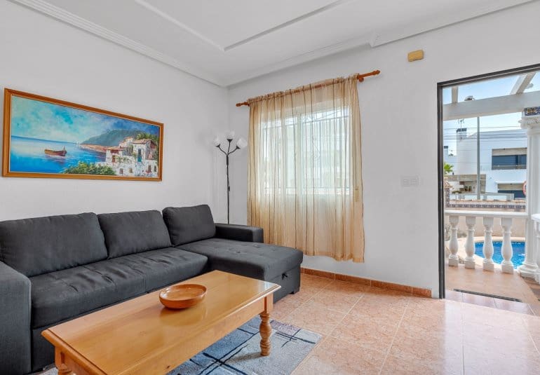3 bedroom Villa for sale in Villamartin with pool - € 229,000 (Ref: 10034568)