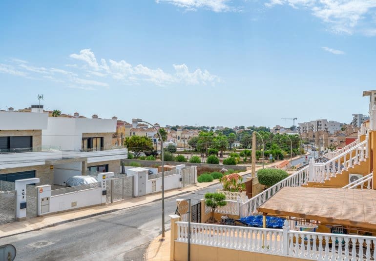 3 bedroom Villa for sale in Villamartin with pool - € 229,000 (Ref: 10034568)