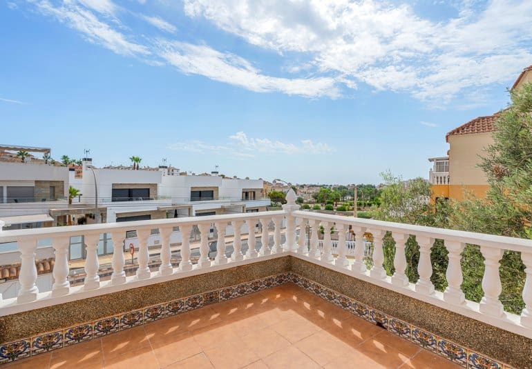 3 bedroom Villa for sale in Villamartin with pool - € 229,000 (Ref: 10034568)