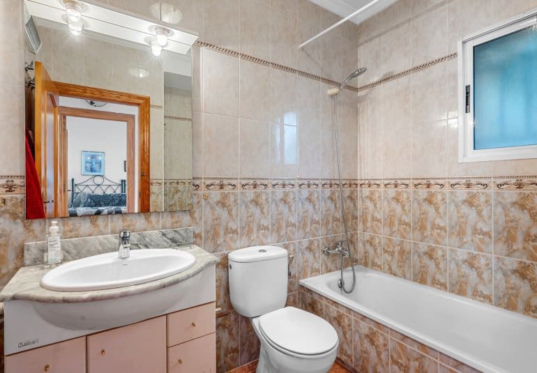 3 bedroom Villa for sale in Villamartin with pool - € 229,000 (Ref: 10034568)