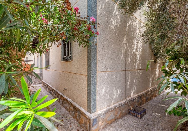 3 bedroom Villa for sale in Villamartin with pool - € 229,000 (Ref: 10034568)