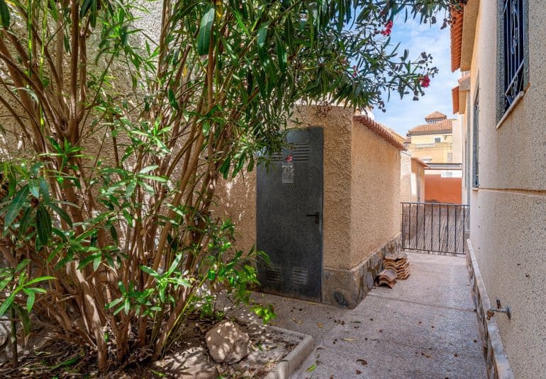 3 bedroom Villa for sale in Villamartin with pool - € 229,000 (Ref: 10034568)