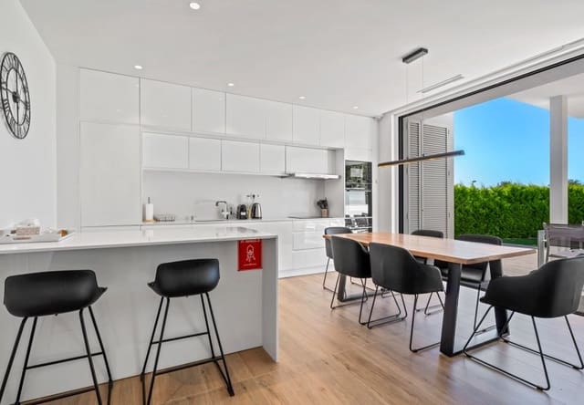 Apartamento de 2 habitaciones en Las Colinas Golf, Orihuela en venta con piscina - 460.000 € (Ref: 10034571)
