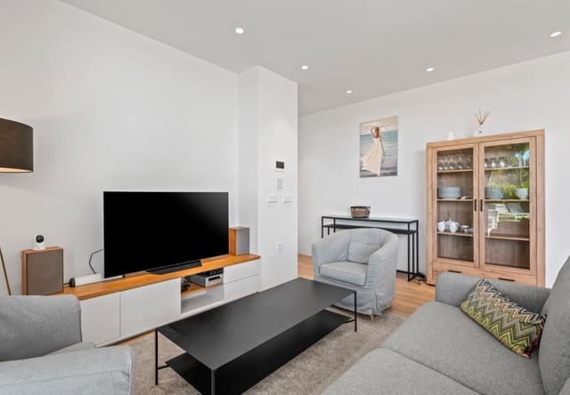 Apartamento de 2 habitaciones en Las Colinas Golf, Orihuela en venta con piscina - 460.000 € (Ref: 10034571)