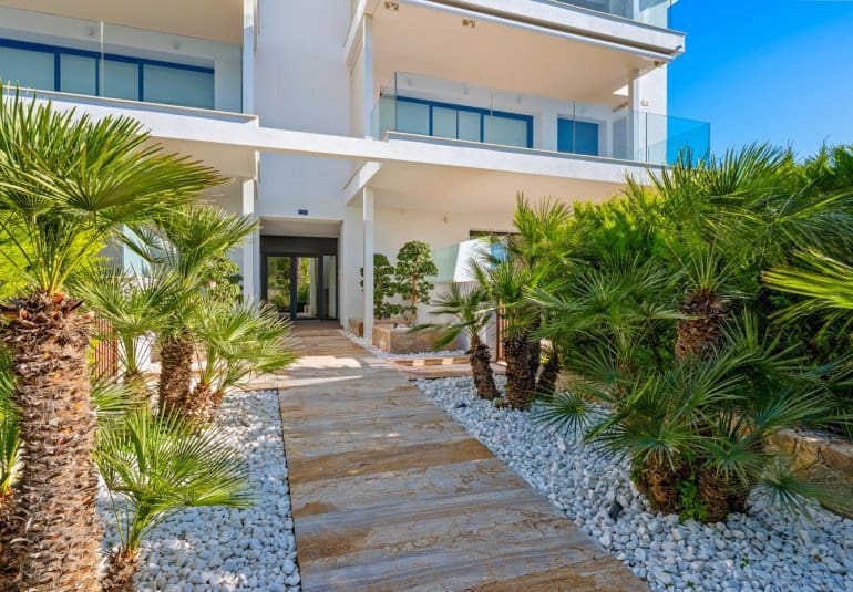 Apartamento de 2 habitaciones en Las Colinas Golf en venta con piscina - 460.000 € (Ref: 10034571)