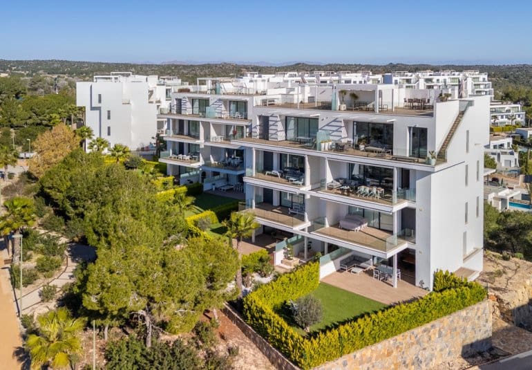 Apartamento de 2 habitaciones en Las Colinas Golf en venta con piscina - 460.000 € (Ref: 10034571)