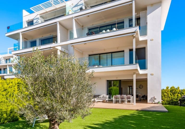 Apartamento de 2 habitaciones en Las Colinas Golf en venta con piscina - 460.000 € (Ref: 10034571)