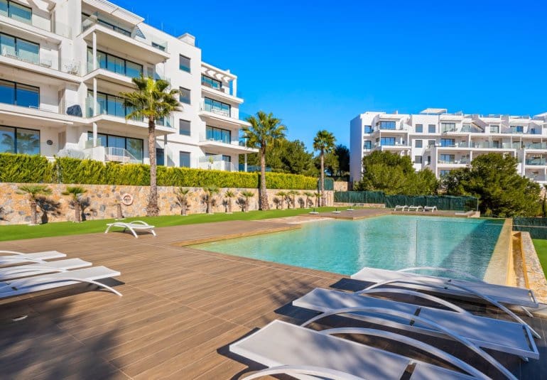 Apartamento de 2 habitaciones en Las Colinas Golf en venta con piscina - 460.000 € (Ref: 10034571)