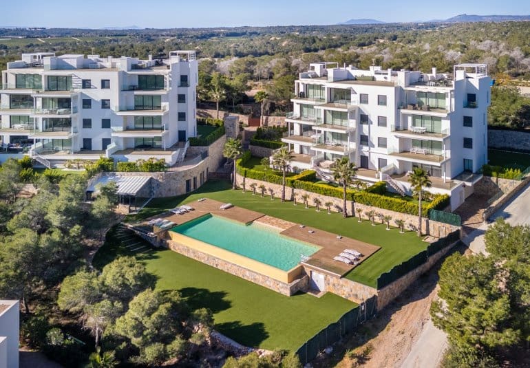 Apartamento de 2 habitaciones en Las Colinas Golf en venta con piscina - 460.000 € (Ref: 10034571)