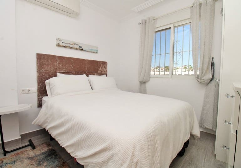 2 soveværelse Lejlighed til salg i Villamartin med swimmingpool - € 189.900 (Ref: 10034573)