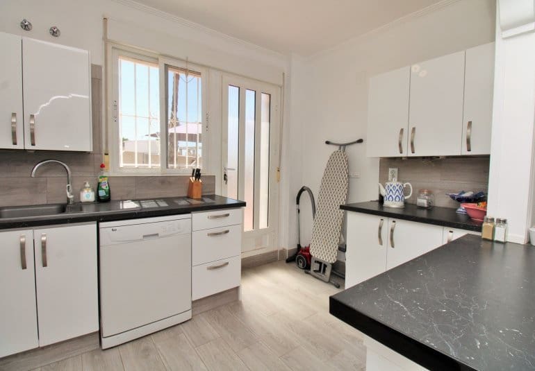 2 soveværelse Lejlighed til salg i Villamartin med swimmingpool - € 189.900 (Ref: 10034573)