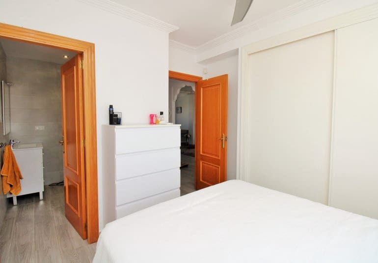 2 soveværelse Lejlighed til salg i Villamartin med swimmingpool - € 189.900 (Ref: 10034573)