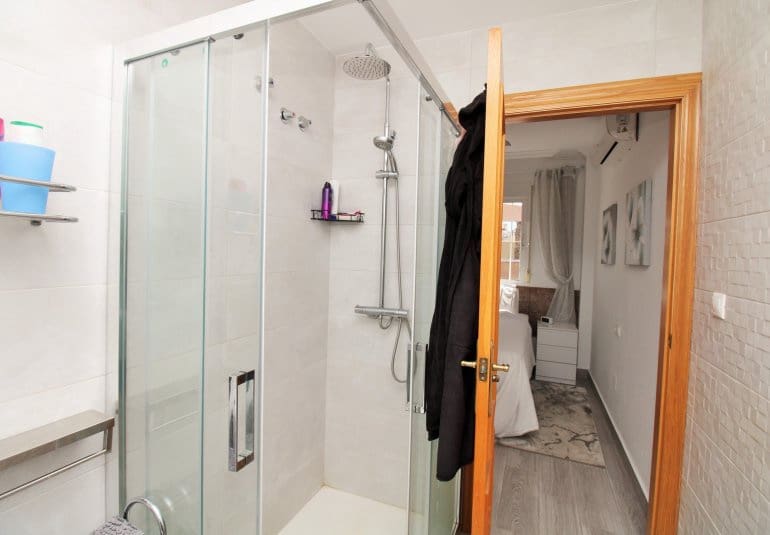 2 soveværelse Lejlighed til salg i Villamartin med swimmingpool - € 189.900 (Ref: 10034573)