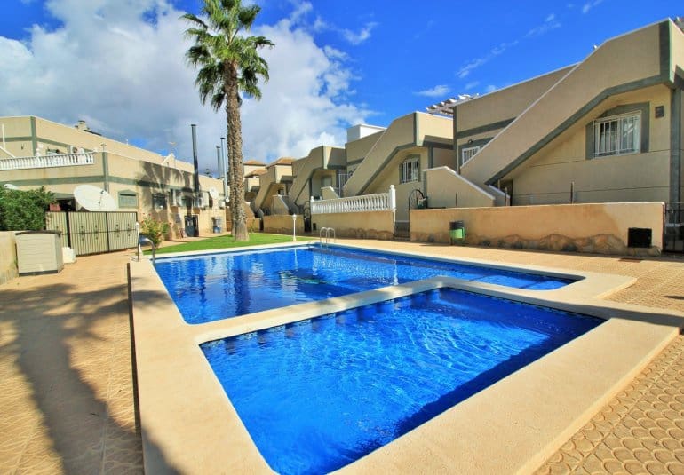 2 soveværelse Lejlighed til salg i Villamartin med swimmingpool - € 189.900 (Ref: 10034573)