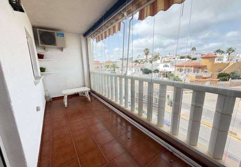 Apartamento de 2 habitaciones en Villamartin en venta con piscina - 139.995 € (Ref: 10057822)