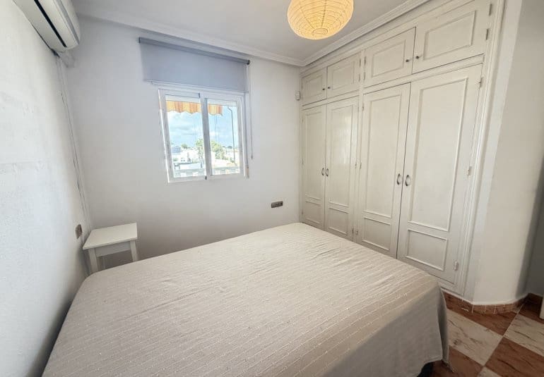 Apartamento de 2 habitaciones en Villamartin en venta con piscina - 139.995 € (Ref: 10057822)