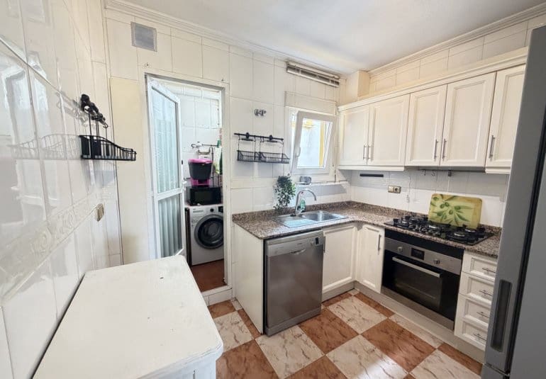 Apartamento de 2 habitaciones en Villamartin en venta con piscina - 139.995 € (Ref: 10057822)