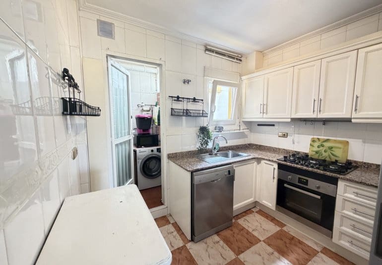 Apartamento de 2 habitaciones en Villamartin en venta con piscina - 139.995 € (Ref: 10057822)