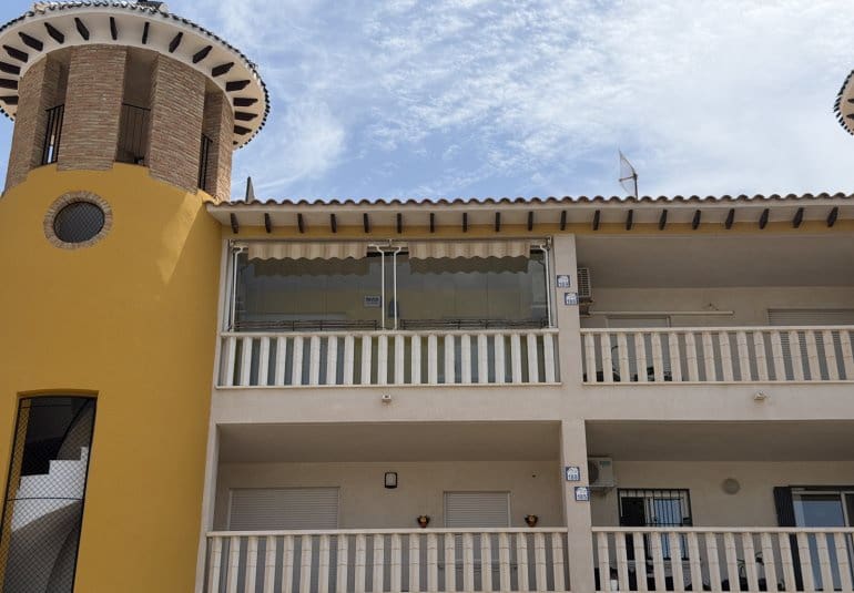 Apartamento de 2 habitaciones en Villamartin en venta con piscina - 139.995 € (Ref: 10057822)